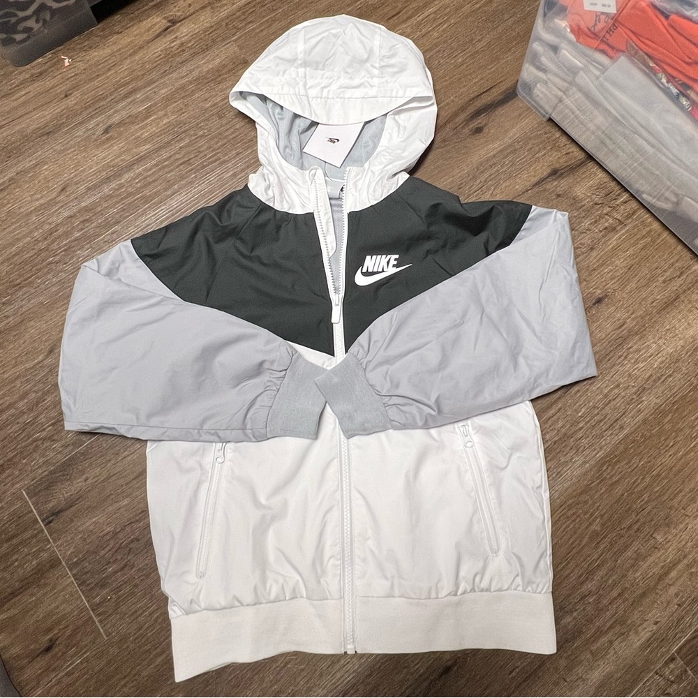 Nike Sportswear WindrunnerBig Kids' (Boys') Loose Hip-Length Hooded Jacket